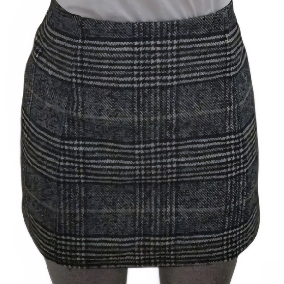 Classic Black and White Plaid Skirt - Picture 1 of 5